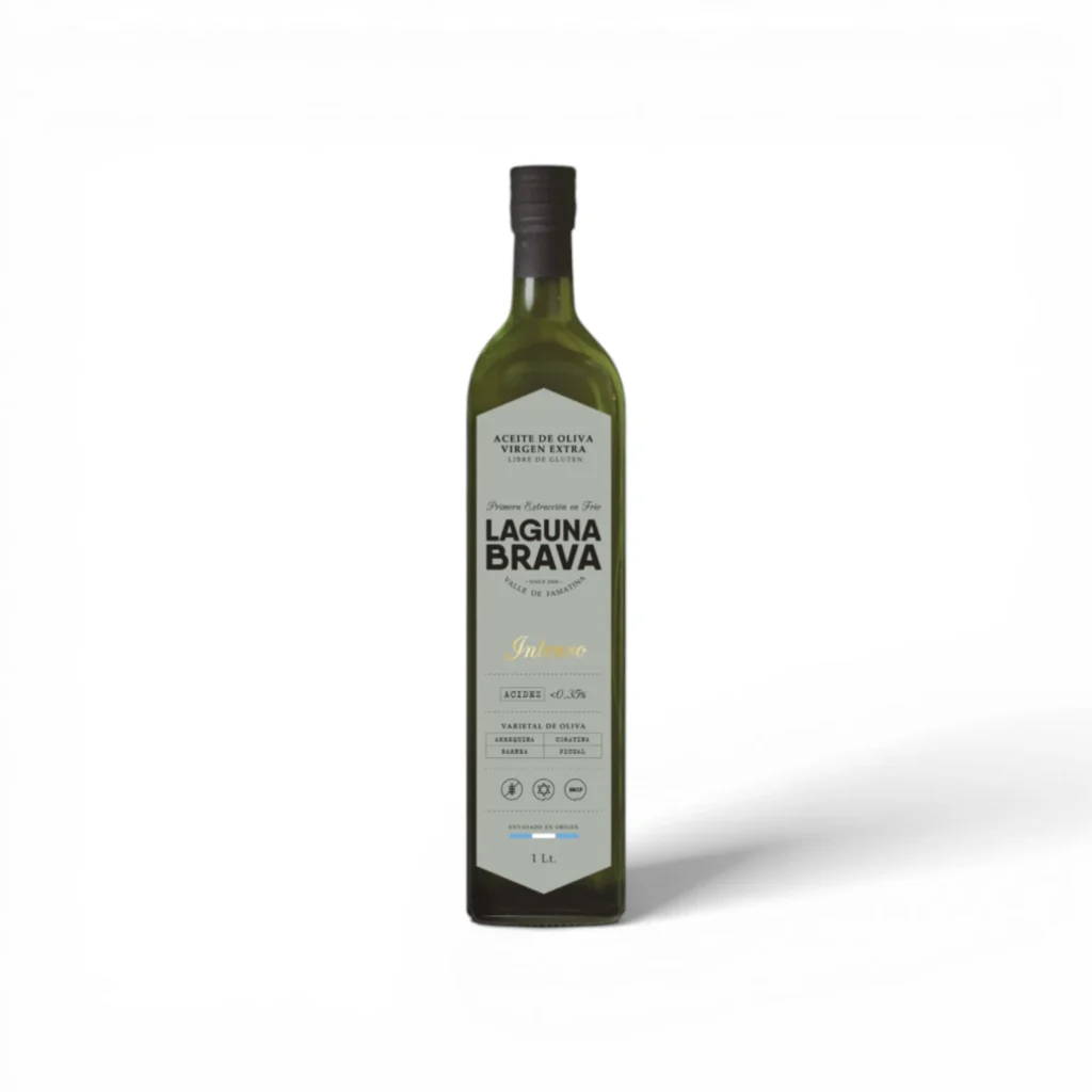 Aceite de oliva extra virgen Laguna Brava Intenso 1 litro botella de vidrio sobre fondo blanco