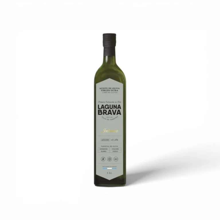 Aceite de oliva extra virgen Laguna Brava Intenso 1 litro botella de vidrio sobre fondo blanco